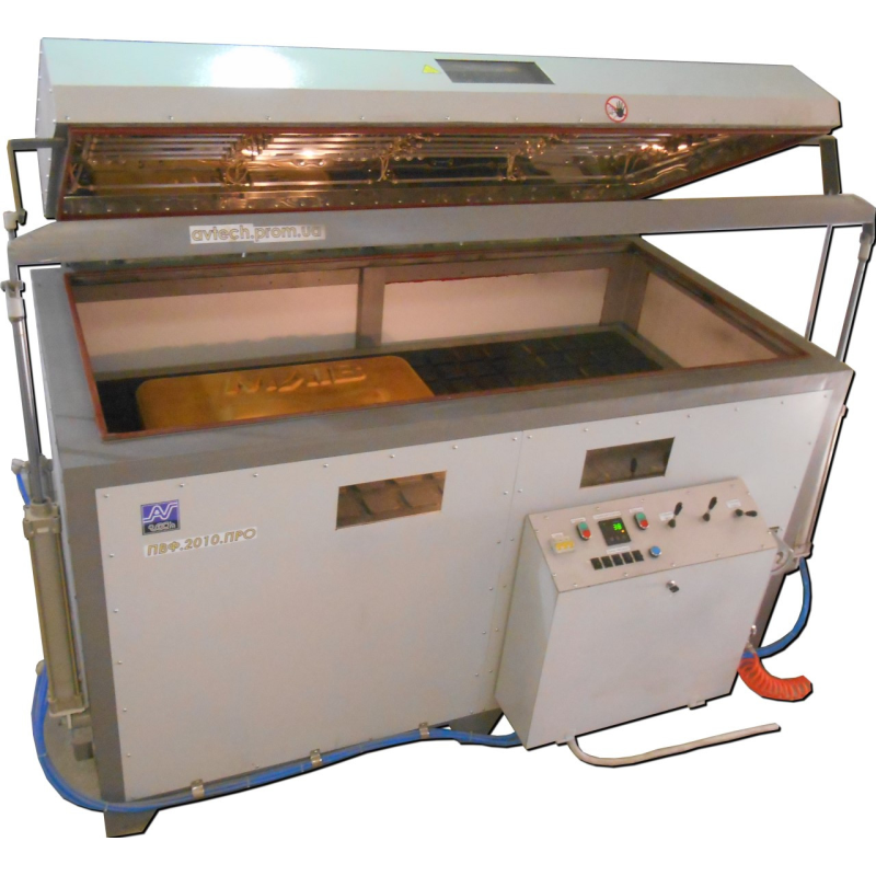 Вакуумно-формувальна машина